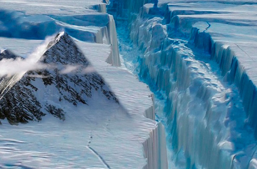  Antártida: Iceberg pierde enorme bloque de hielo