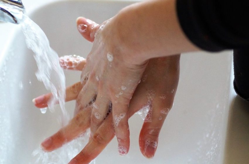  Ahorra agua al lavar tus manos