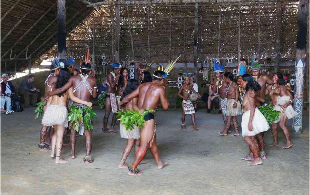 indígenas amazonia